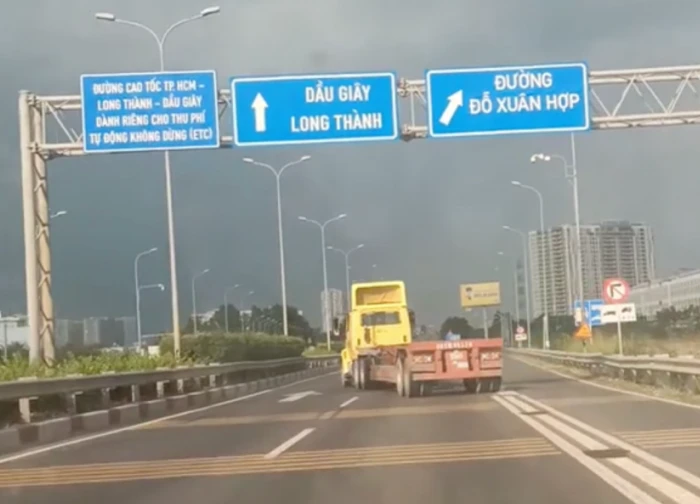 Tài xế xe container đánh võng chóng mặt trên cao tốc khai lý do khó chấp nhận