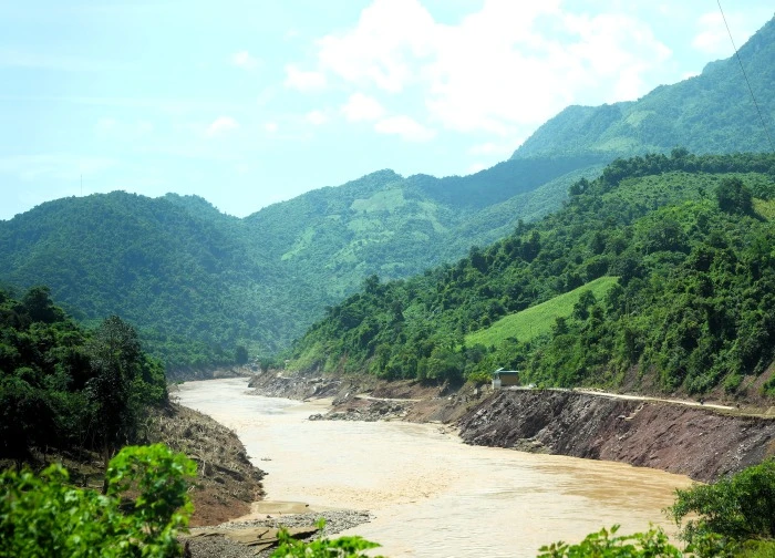 Trở lại nơi cơn lũ lịch sử càn quét bản làng tan hoang