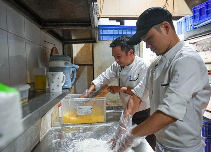 Từng đánh giày, ngủ gầm cầu Hà Nội, đôi bạn thành chủ nhà hàng pizza đông khách