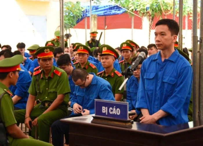 Xét xử phúc thẩm hơn 100 bị cáo vụ công ty luật đòi nợ "khủng bố"