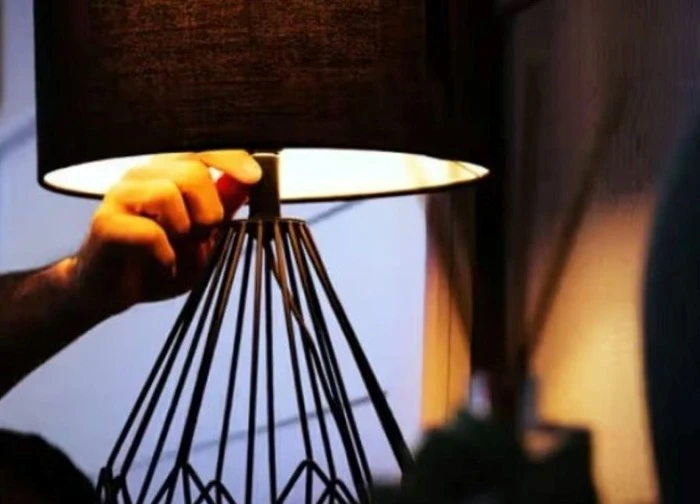Ánh sáng ban đêm âm thầm tàn phá não bộ, tâm trạng và trao đổi chất