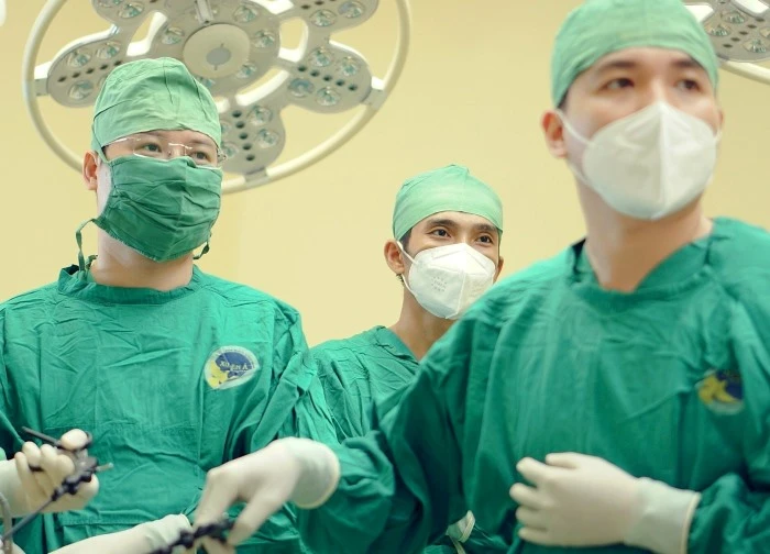 Bất ngờ với kỹ thuật tán sỏi mật xuyên gan