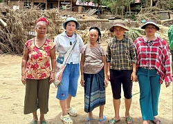 Được người dân tặng món quà sót lại sau lũ, hot TikToker không dám nhận