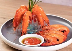 Khi luộc tôm, nên dùng nước sôi hay nước lạnh? Hóa ra trước giờ vẫn làm sai, bảo sao tôm bị dai và khô!