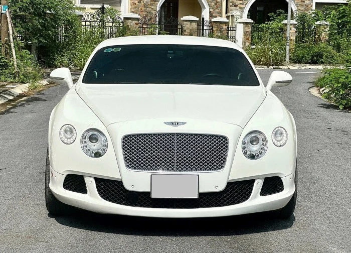 Mỗi 1.000km, chủ xe siêu sang Bentley lỗ ngang một chiếc Toyota Yaris Cross mới