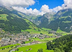 Ngắm tuyết giữa mùa Hè trên núi Titlis ở Thụy Sĩ