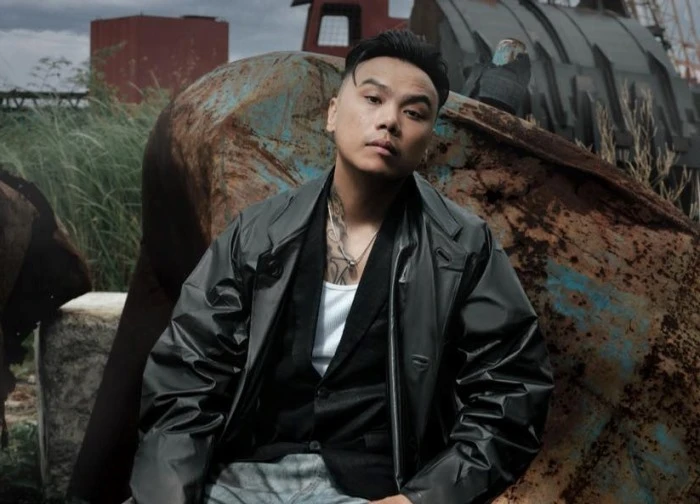Nửa showbiz tề tựu chúc mừng "anh cả" Việt rap, nói gì về việc "album tiếng Anh cho người Việt"?