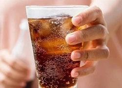 Cảnh báo nguy cơ đột quỵ tăng gần 3 lần do loại nước ai cũng tưởng lành mạnh