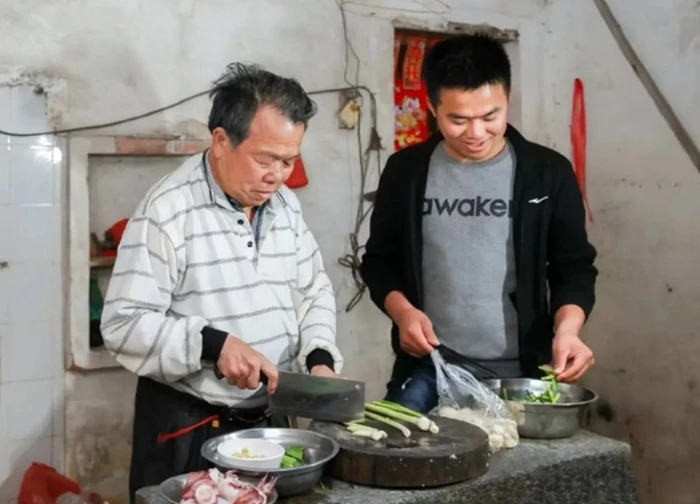 Tìm được cha ruột sau 13 năm thất lạc nhờ một món ăn gợi nhớ hương quê