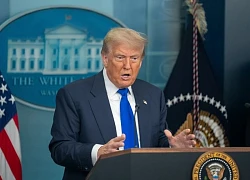 Tổng thống Donald Trump tuyên bố sẽ áp thuế 100% với chip bán dẫn