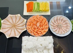 Trời oi nóng mẹ đảm làm gỏi cuốn tôm thịt, mách cách luộc tôm đỏ au, thái thịt đều tăm tắp 10 miếng như 1 ai cũng khen