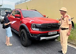 Xe bán tải biển 'siêu đẹp' vượt đèn đỏ, nữ tài xế ngỡ ngàng khi lộ sự thật