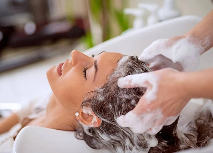 7 sai lầm khi gội đầu làm hỏng chân tóc và cản trở sự phát triển của tóc