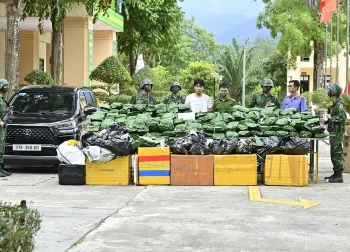 Bắt thanh niên vận chuyển 2,4 tạ cần sa khô để lấy tiền công