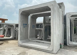 Ống cống bê tông nặng hàng tấn rơi khỏi xe đầu kéo xuống cao tốc