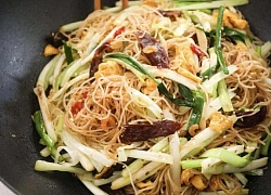 Bún gạo khô mà xào theo công thức này, ngon đến mức cả nhà đua nhau ăn hết sạch