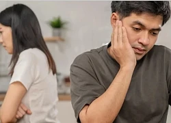 Cả nhà ăn cơm, tôi đang cười bỗng nhận cái tát trời giáng từ bố vợ