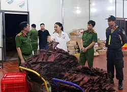 Cận cảnh lò sản xuất 400 tấn "thịt gác bếp" từ 1.000 tấn thịt đông lạnh