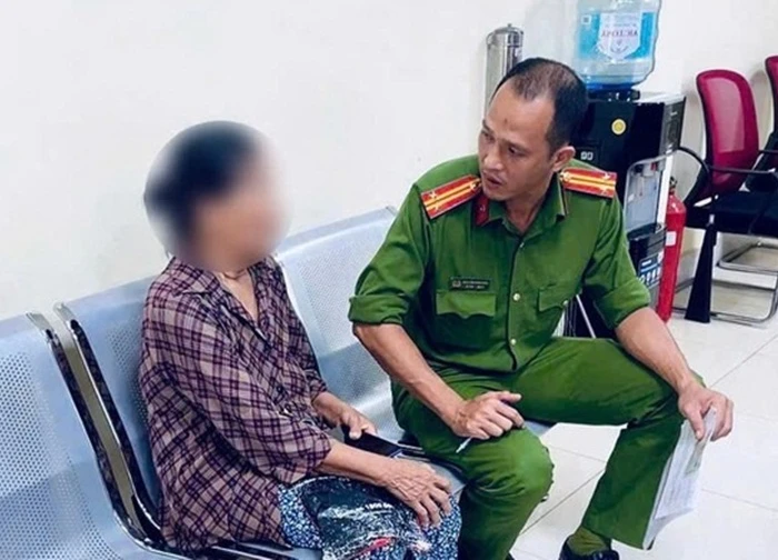Cụ bà 76 tuổi suýt mất 100 triệu đồng vì nhóm lừa đảo giả danh công an