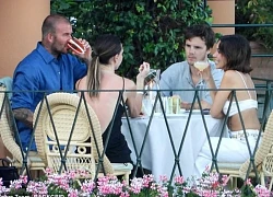 David Beckham bị paparazzi "tóm gọn" khoảnh khắc "bàn tay hư" với Victoria trước mặt các con