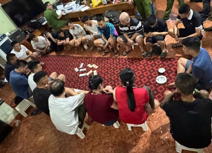 Đột kích xới bạc 'khủng' ở Phú Thọ, cảnh sát kêu gọi Nguyễn Văn Thiết đầu thú