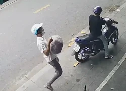 Hai gã đàn ông "cuỗm" 22kg thịt bò khi gia chủ vào nhà rửa tay