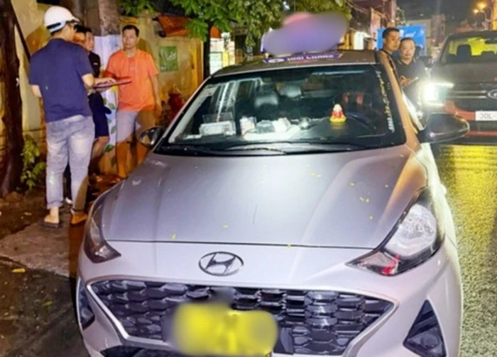 Lật tẩy bí mật trong chiếc xe taxi chỉ hoạt động từ 17h ở Hà Nội