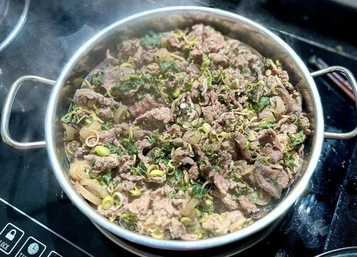 Loại lá tốt như thần dược hấp với thịt bê ngon miễn chê