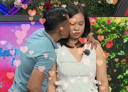Mẹ giục con gái bấm nút với nhân viên phòng cháy chữa cháy trên show hẹn hò