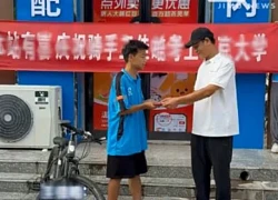 Nam sinh học giỏi thi ĐH xong đi làm shipper, vừa giao hàng xong thì nhận được giấy nhập học, công ty trao luôn 1 thứ đặc biệt