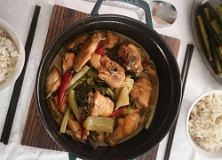 Nếu đã chán gà luộc hoặc rang lá chanh, thử ngay công thức này: Ngon đậm đà lại có vị chua thanh mát cực hao cơm