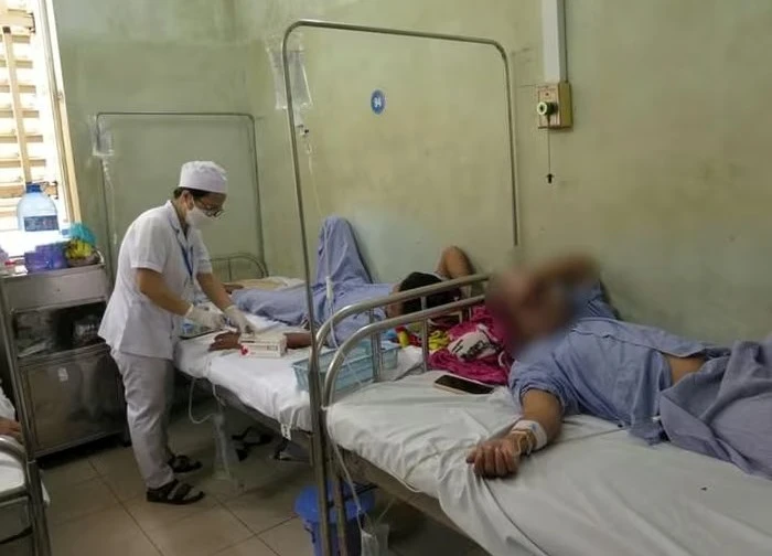 Ngộ độc khí từ hầm tàu, 2 ngư dân may mắn thoát chết