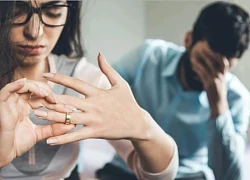 Ở nhà mẹ vợ cho, tôi bị chê "không ra gì" khi muốn lập bàn thờ cho bố mẹ đẻ