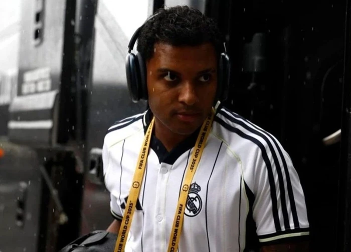 Rodrygo đáp trả tin đồn rời Real Madrid