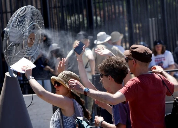 Romania ban bố báo động đỏ do nắng nóng kéo dài
