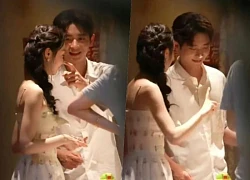 Tóm dính cặp đôi ngôn tình thân mật giữa nơi đông người: Bôi kem lên mũi nhau, cả MXH điên tiết ném đá