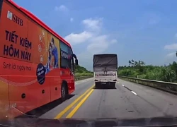 Tài xế xe khách đi không đúng làn, vượt ẩu trên cao tốc bị xử phạt