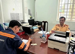 Xử phạt tài xế xe rác chuyển làn không đúng ở TPHCM