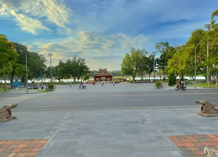 [Ảnh] "Cùng Việt Nam tiến bước"- lộ trình Huế, qua những con đường như mơ