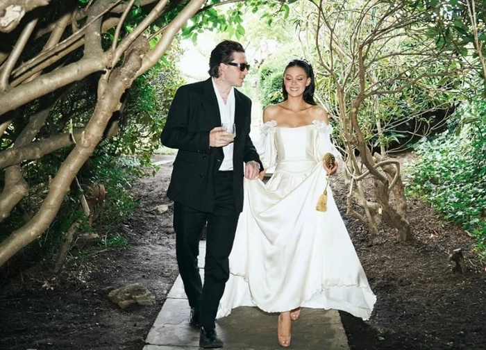 Brooklyn Beckham và vợ ái nữ nhà tỷ phú bị chê "phô trương", làm tổn thương sâu sắc bố mẹ đẻ