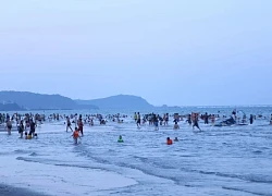 Đổ xô đi biển Cửa Lò 'giải nhiệt'
