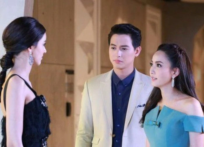 Khoe bạn gái mới tại đám cưới của tôi, chồng cũ nhận cái kết bẽ bàng