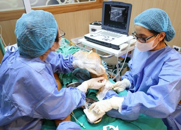 Mạch máu biến dạng vì đứng 8-12 tiếng mỗi ngày