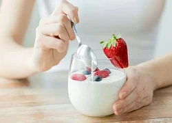 Ngày nào cũng ăn sữa chua không đường, có giúp giảm mỡ bụng?