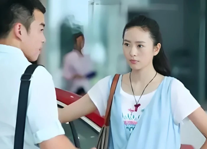Bạn trai đưa tôi đi khắp nơi du lịch, không tiếc tôi thứ gì, nhưng mỗi lần đến một điểm mới, việc anh làm khiến tôi tức muốn bật khóc