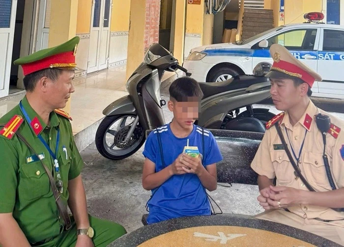 Bé trai 12 tuổi đạp xe đi lạc hơn 50km từ Bắc Ninh lên Hà Nội