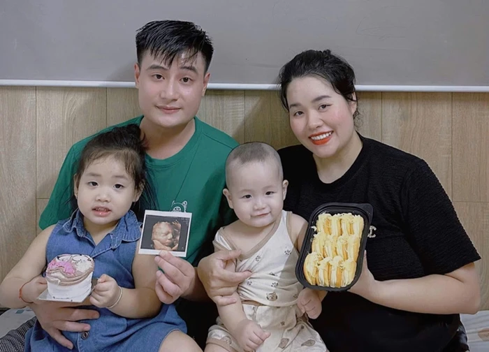 Cặp đôi Đà Nẵng gây sốt mạng khi 3 con đều sinh thường vào ngày 5/9