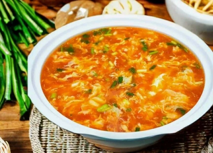 "Đâu mới là cách nấu canh trứng cà chua ngon nhất?": Mách bạn mẹo giúp "hoa" trứng đẹp, mịn và ngon