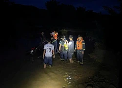 Huy động hàng chục cảnh sát tìm ông lão mất tích khi lội qua sông