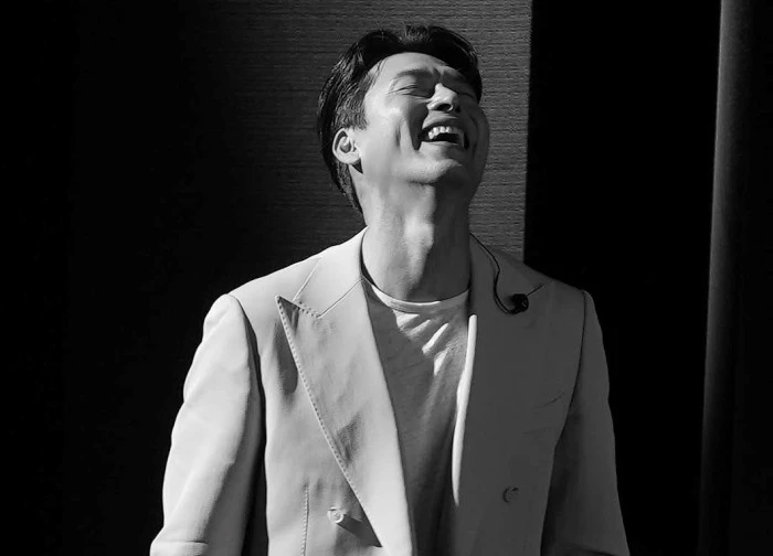 Hyun Bin đỏ mặt tía tai, xấu hổ đến "cạn lời" giữa sự kiện vì Son Ye Jin, chuyện gì đã xảy ra?